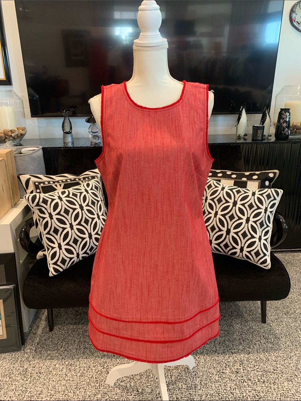 NWT cinq a sept Cherry Rose Shift Dress. Optional Tie.  Size 12